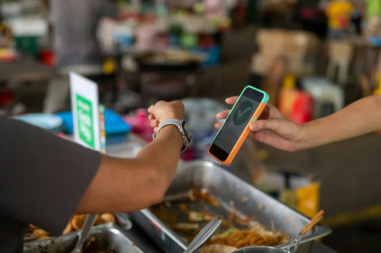 Review Vertikal Fintech Indonesia: Peluang dan Risiko
