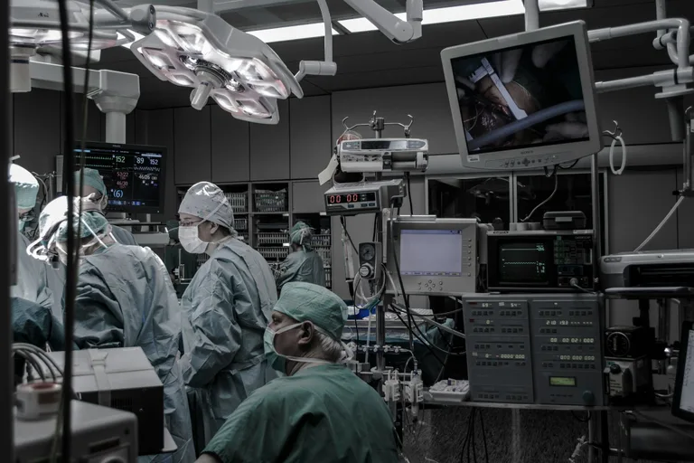 Review Vertikal Healthtech Indonesia: Peluang & Risiko